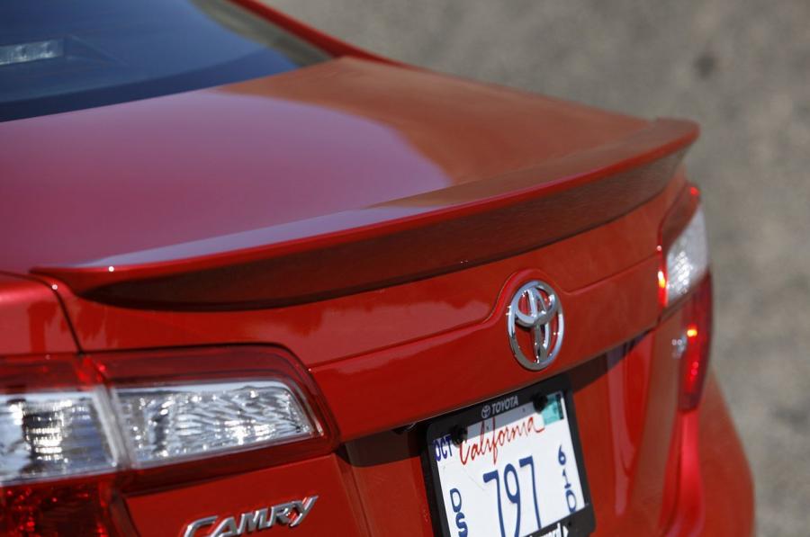  Toyota Camry SE 2012 года  (фото 32 из 48)